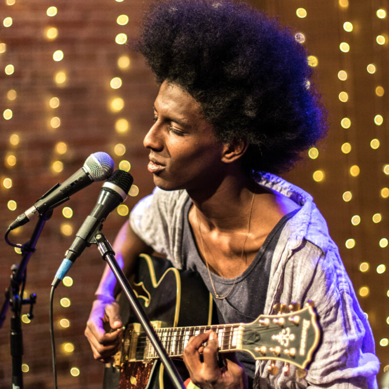 Teso Performs at Trade & Lore