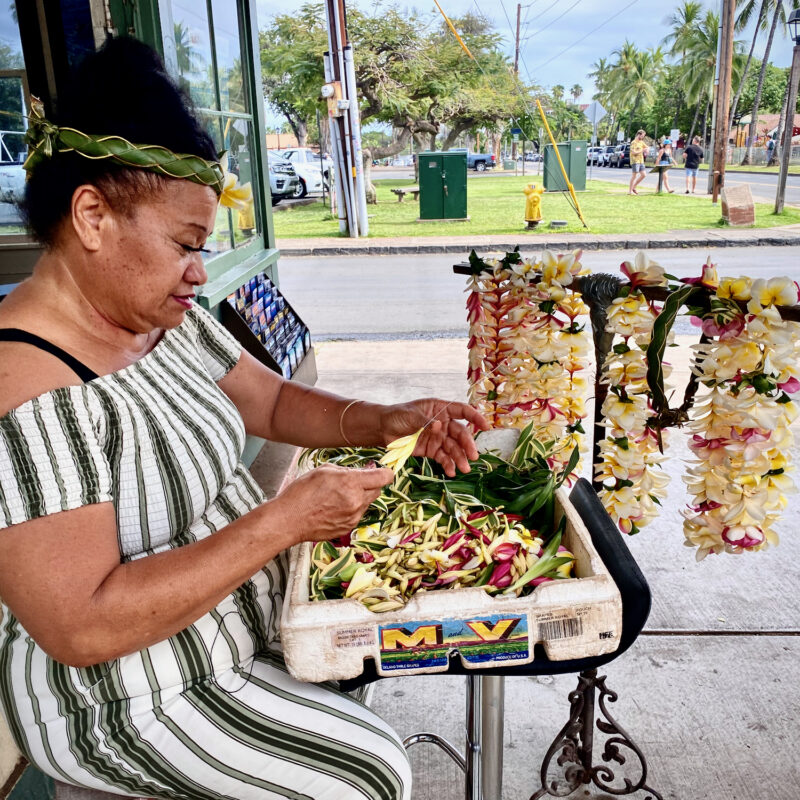 Evalina Crafting Leis