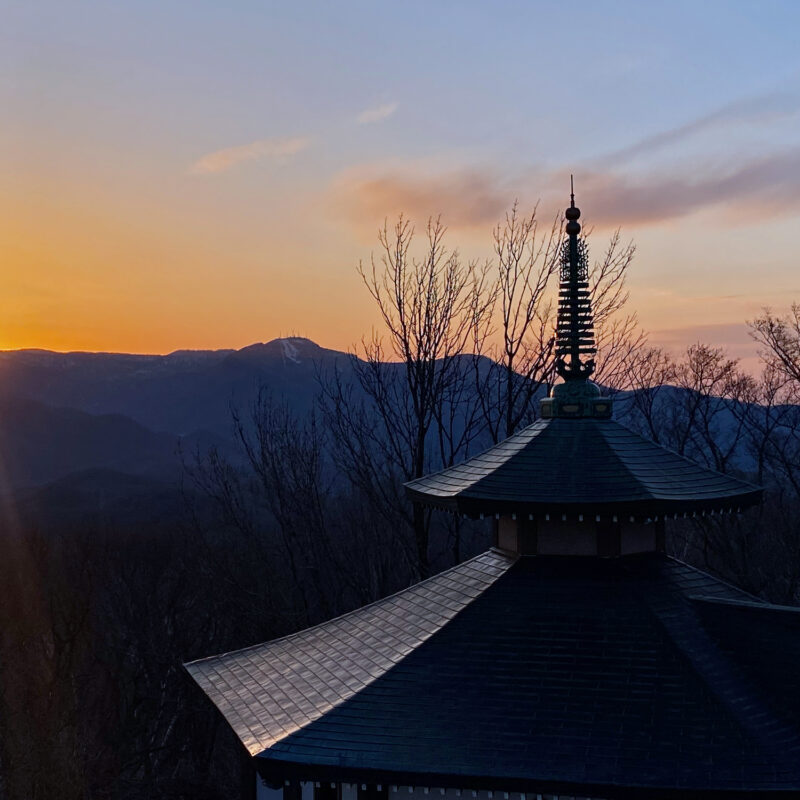 Sunset Pagoda Atop Moiwa