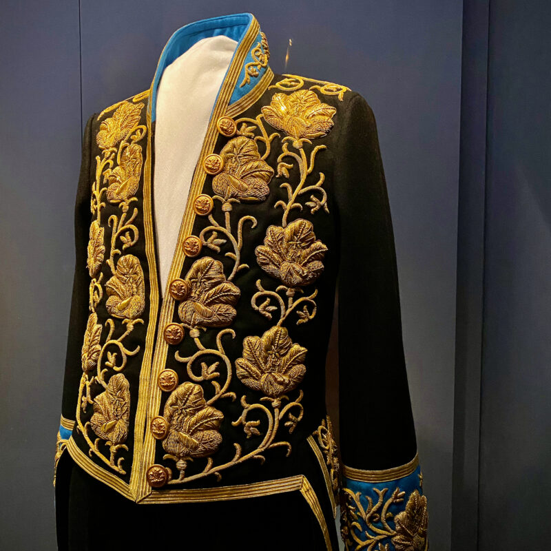 Royal Retainer's Garb of Eras Past