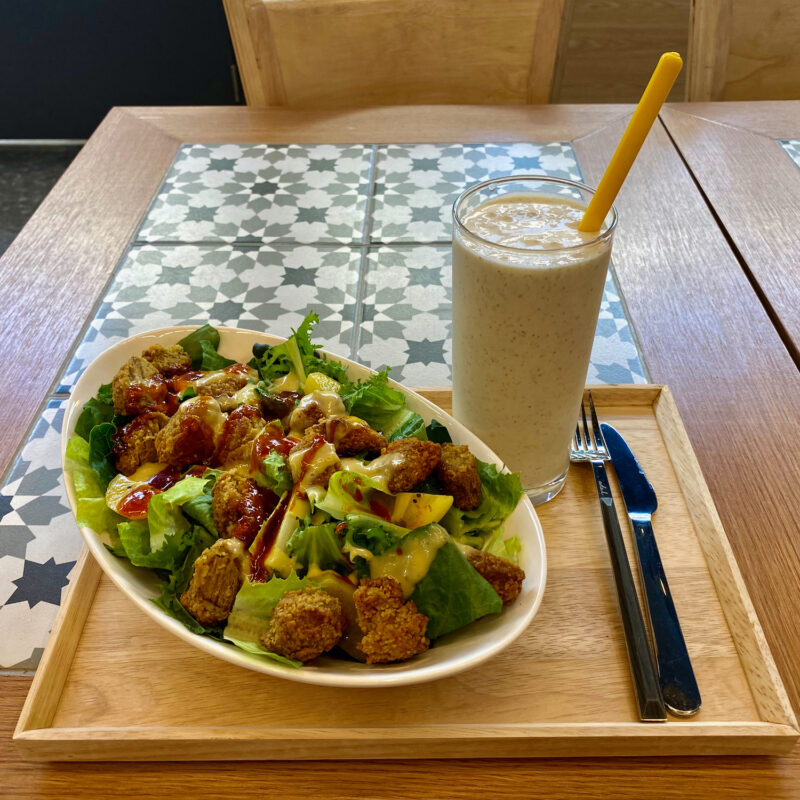 Cajun Chick'n Salad + Smoothie