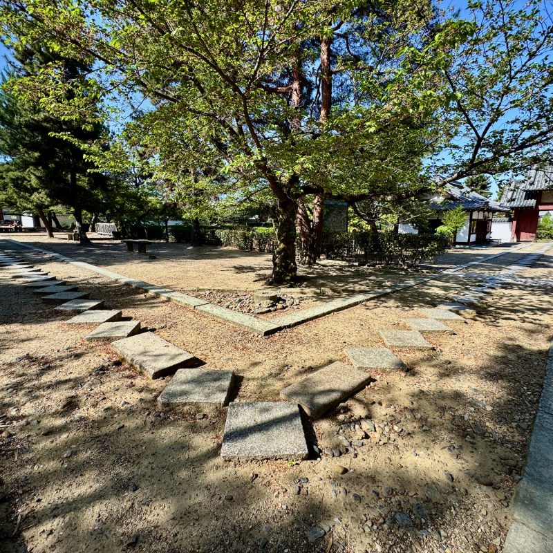 Criss-cross Stones of Manpukuji