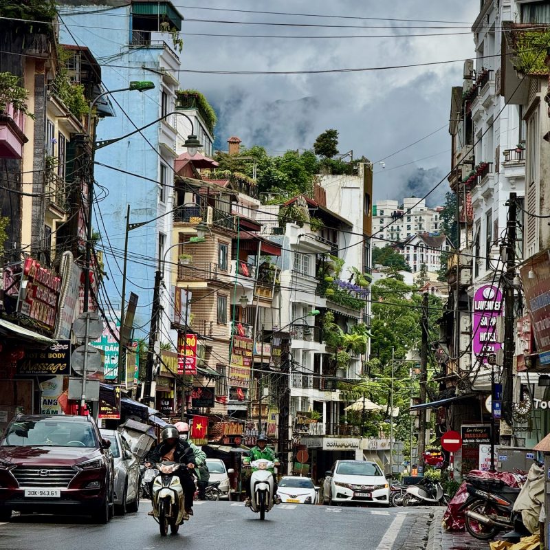 Another Busy Morning on Narrow Streets